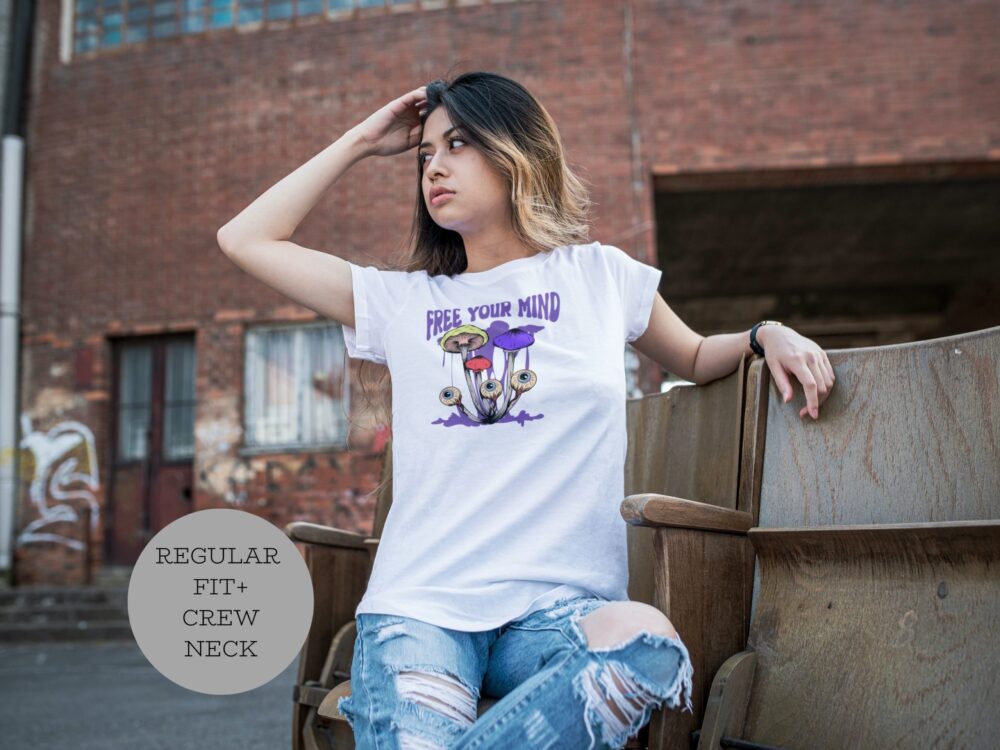 Magic mushrooms and eyeballs purple graphic t-shirt